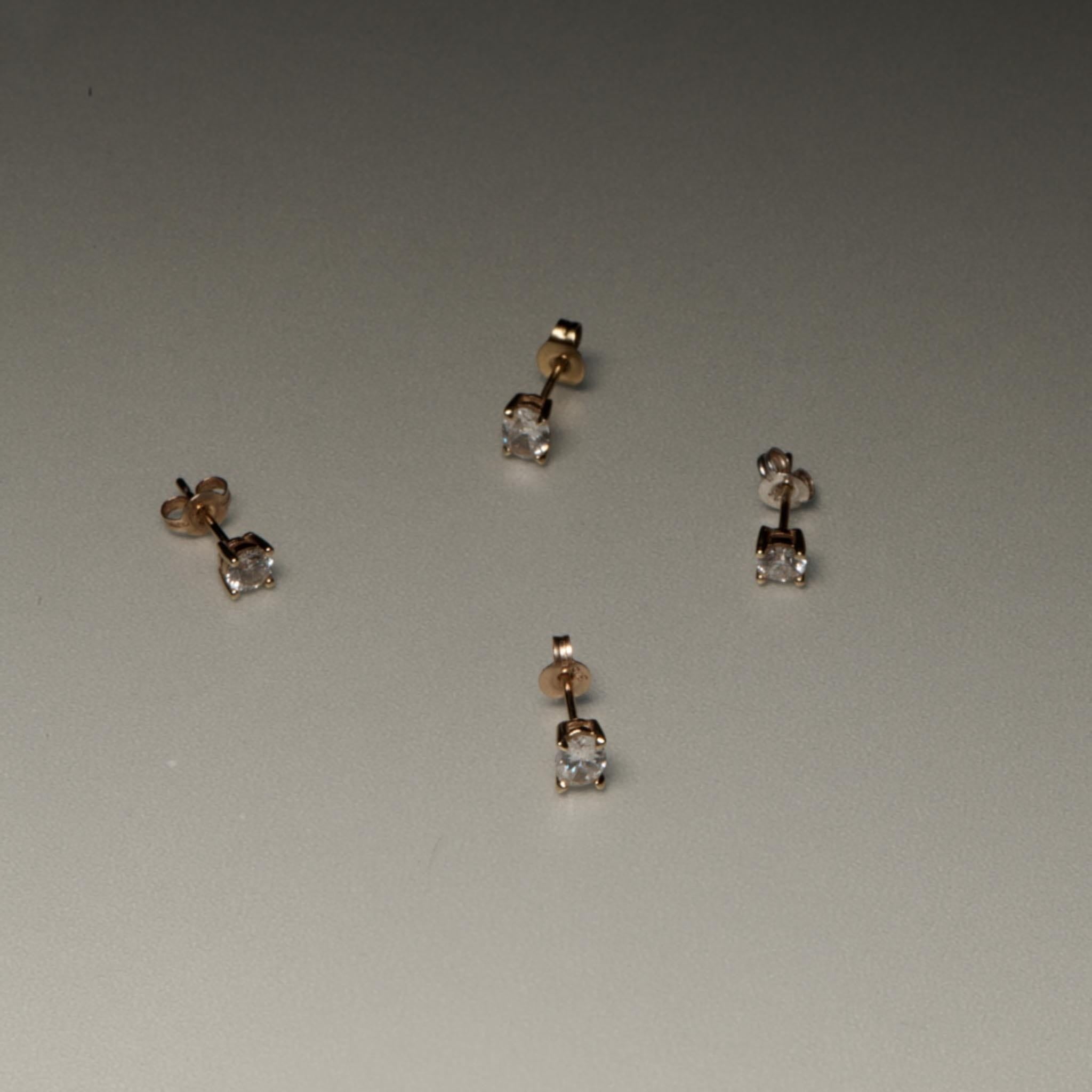 EFStudios Round Diamond Stud Earrings