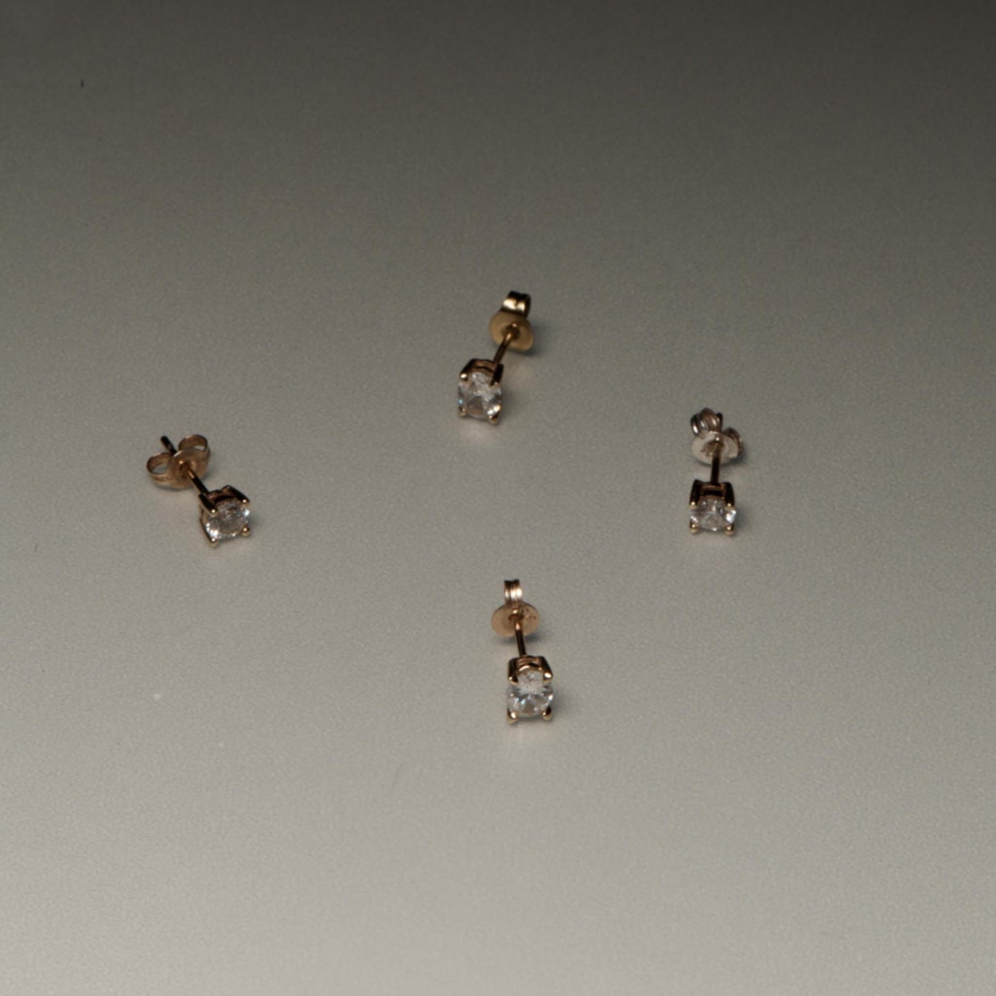 EFStudios Round Diamond Stud Earrings