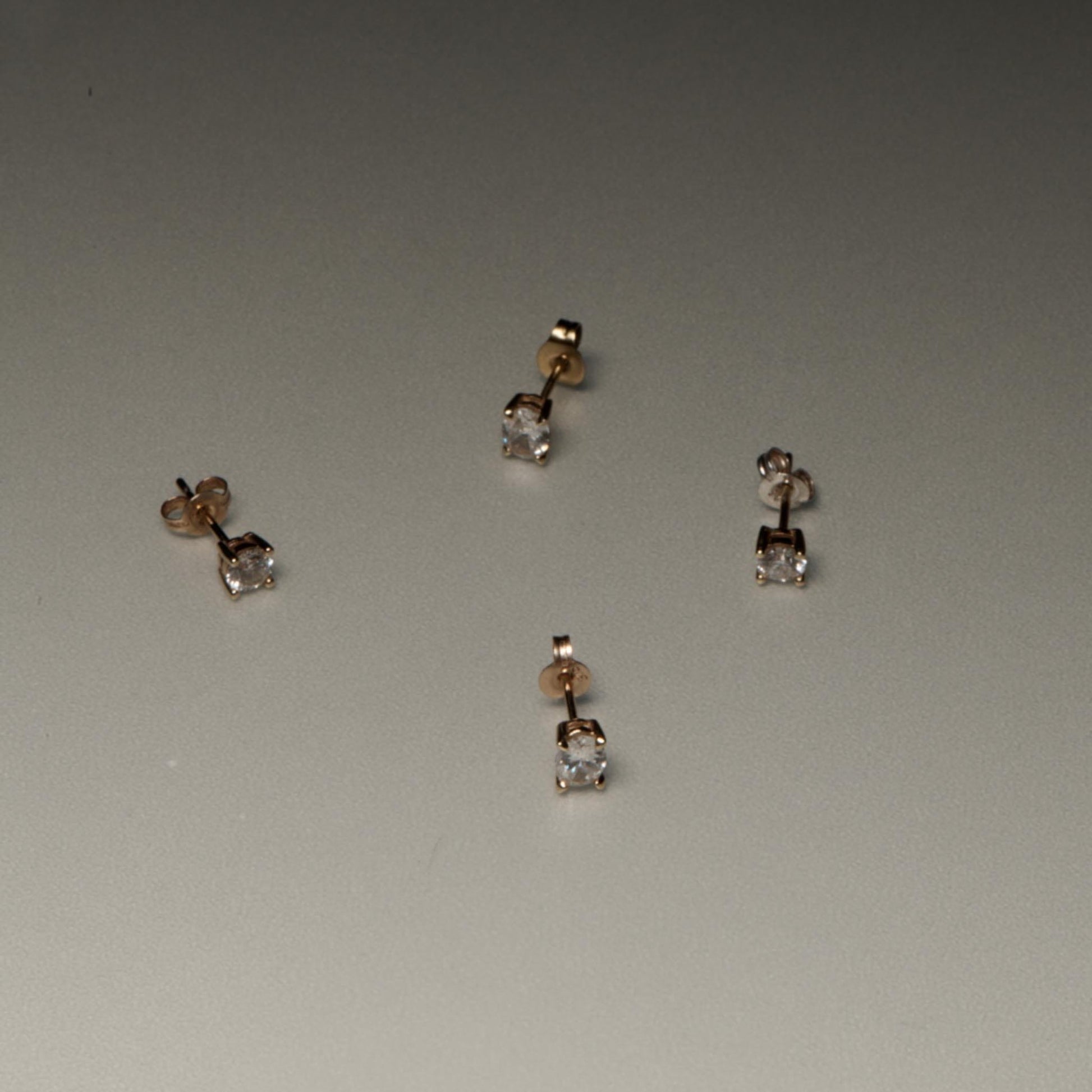 EFStudios Round Diamond Stud Earrings